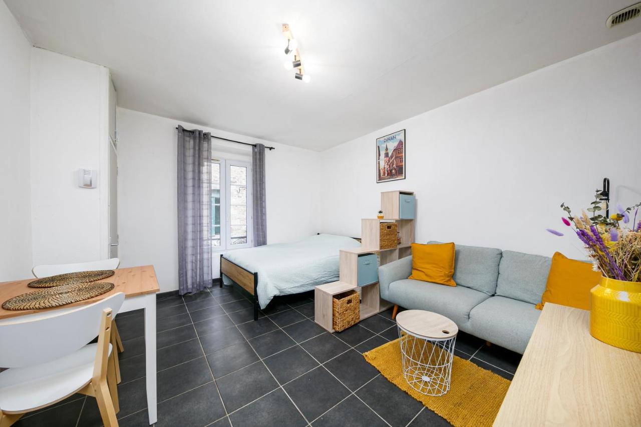 Agreable T1 Situe Au Centre Historique De Dinan Apartment Exterior photo